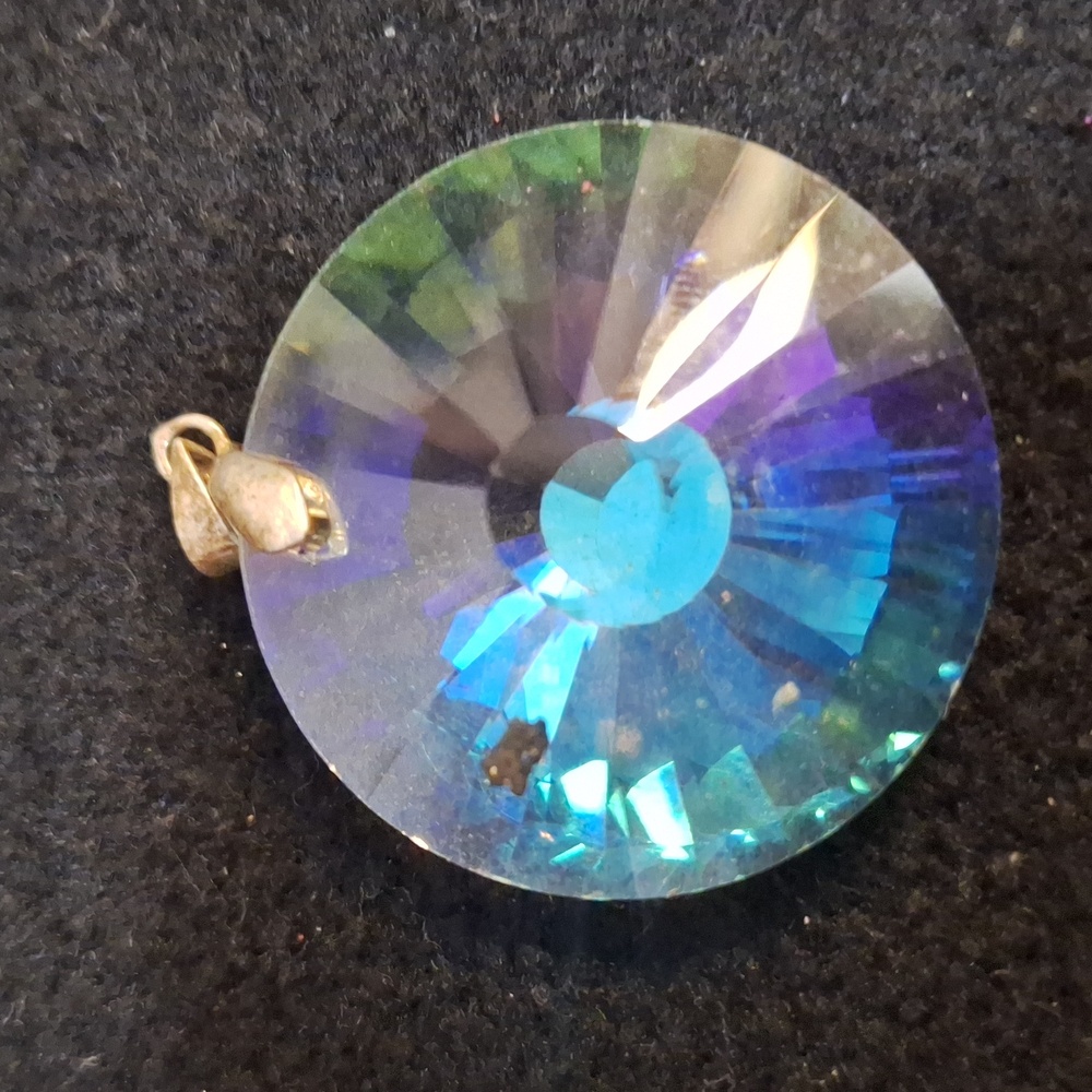 Crystal pendant